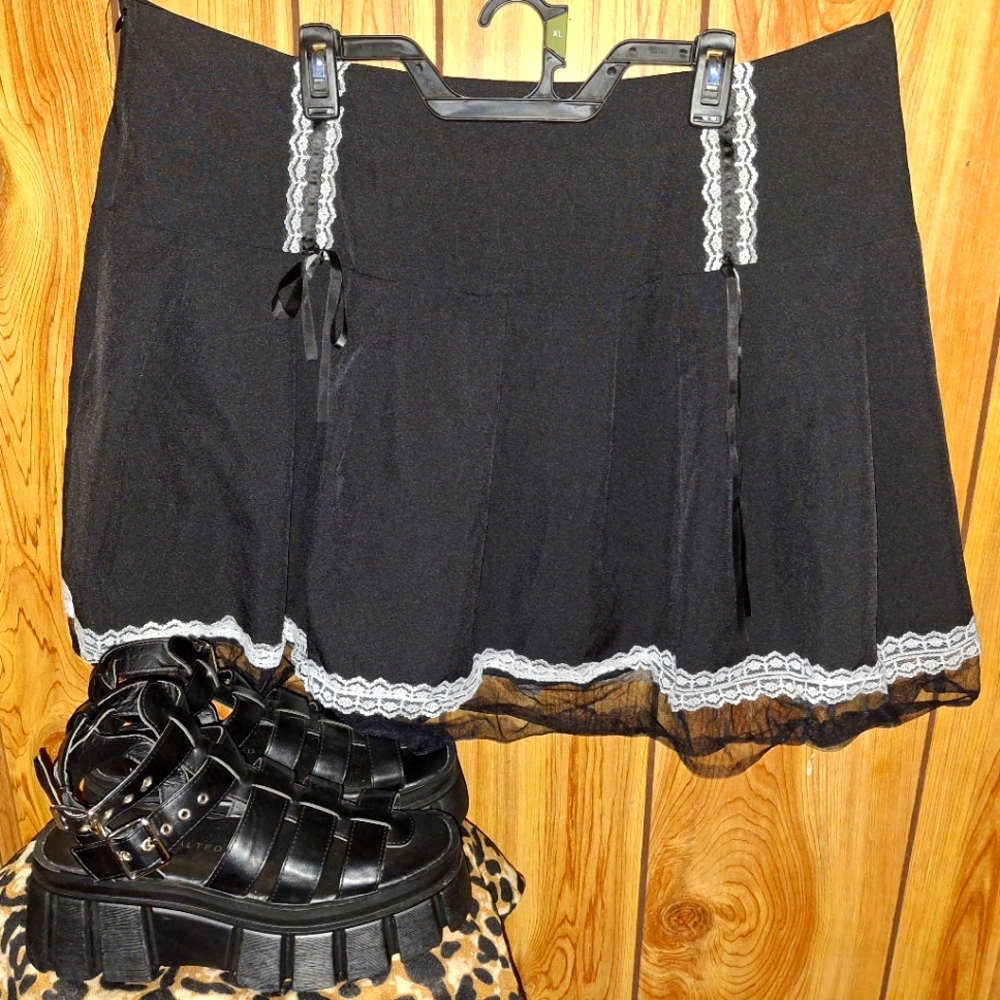 CUTE SHEIN BLACK SKIRT